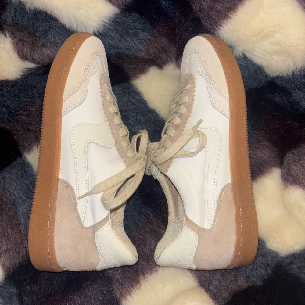 Dolce Vita Cream & White Sneakers 
✨ New Without Tags ✨ - Picture 6 of 7